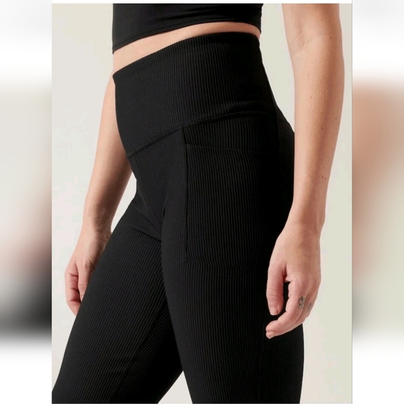 Athleta Salutation Stash Black Flared Yoga Pants Msrp 119$ Size Xs - Picture 4 of 8